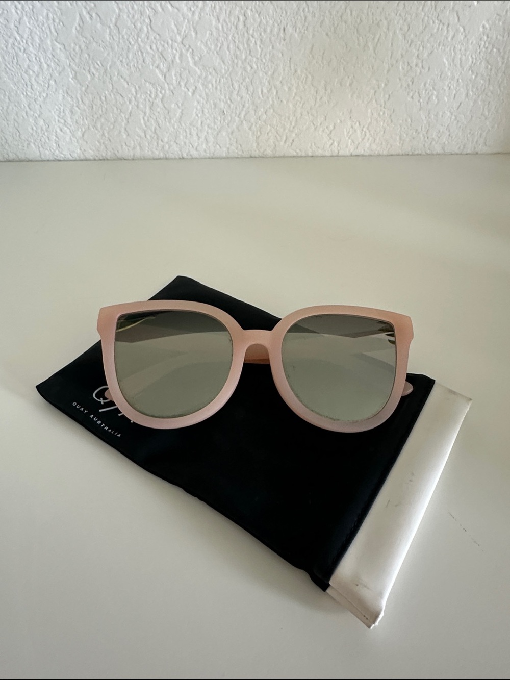 Quay Australia Pink Matte Paradiso Sunglasses - Picture 5 of 5